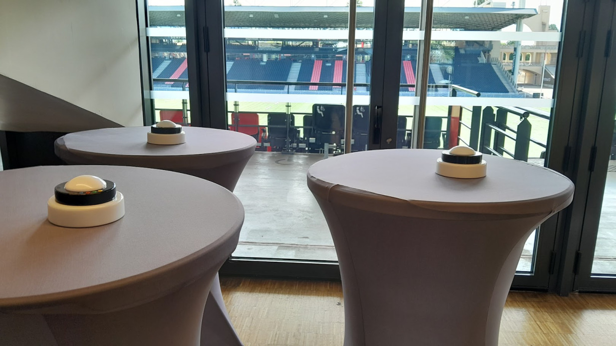 Location buzzer blind test quiz